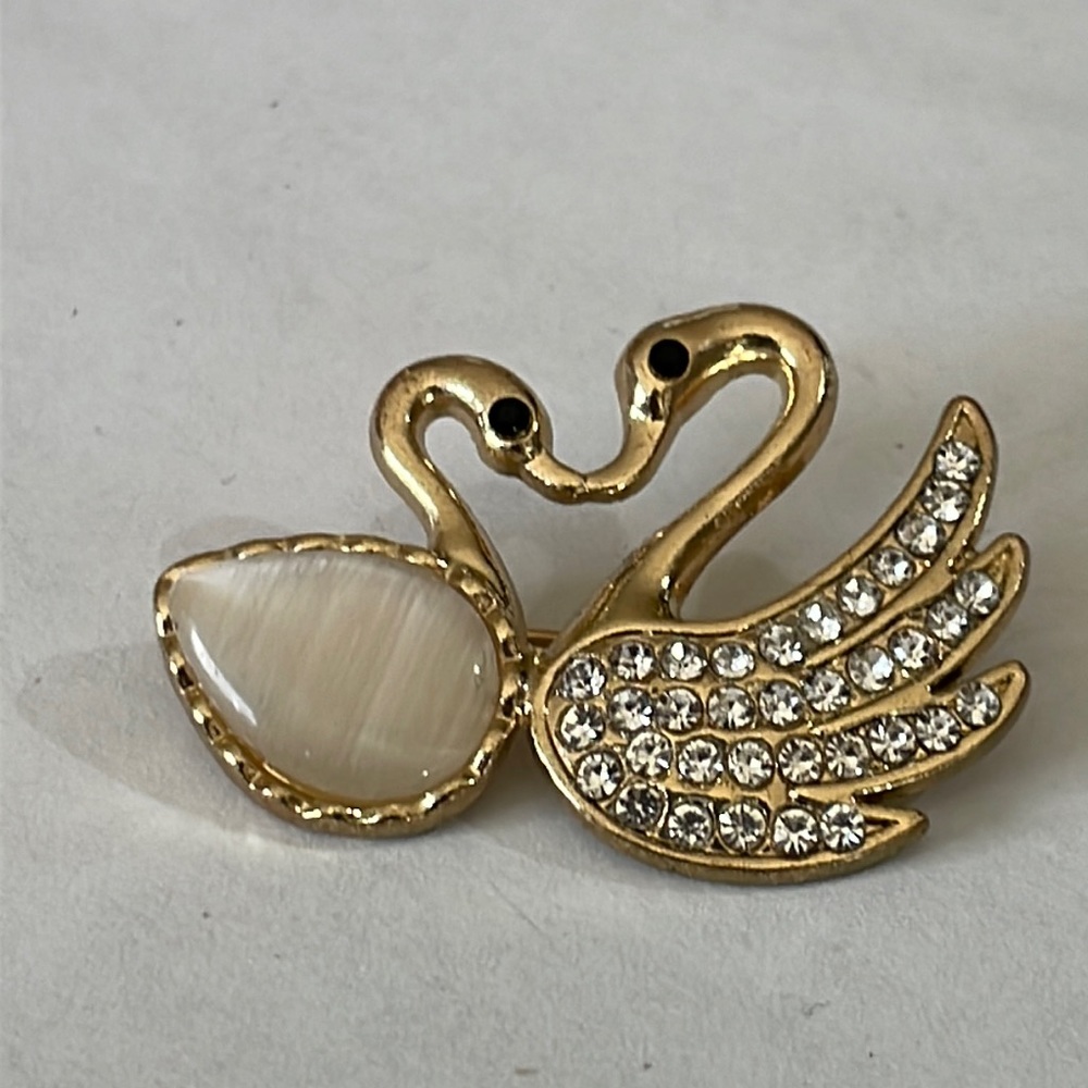 Paired Swan brooch